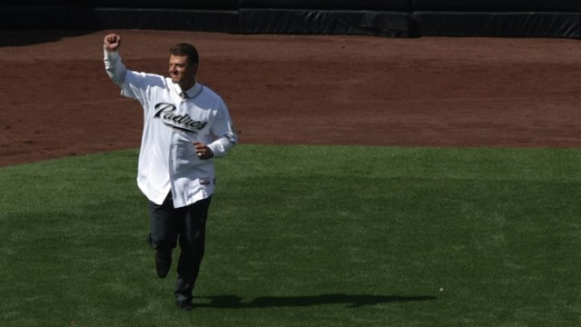 Padres Retire Trevor Hoffman Jersey
