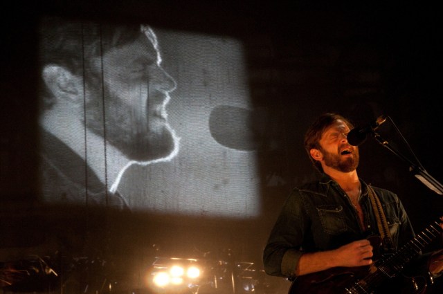 Screen Grabs: Kings of Leon Crack the Cricket