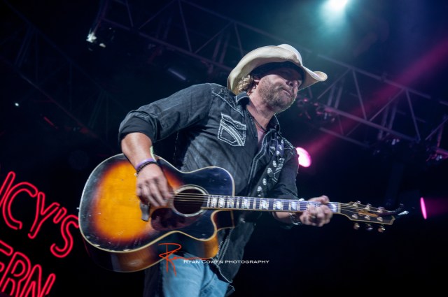 Toby Keith @ Cricket Wireless
