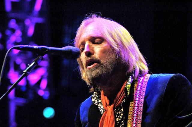 Screen Grabs: Tom Petty at Cricket Wireless 
