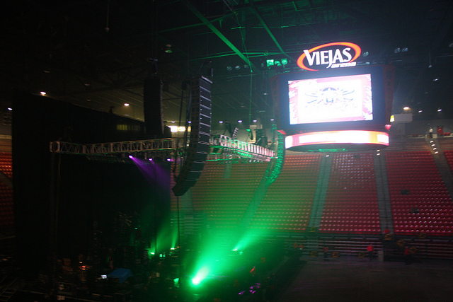 Screen Grabs: Backstage at Wrex the Halls