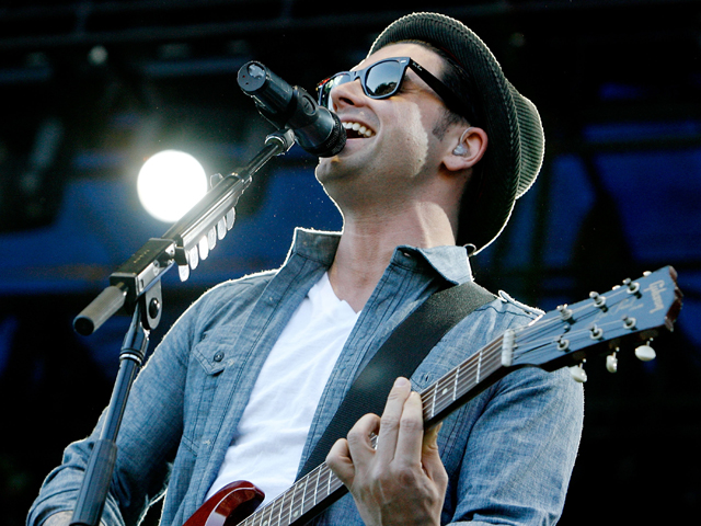 Screen Grabs: Dashboard Confessional in Concert 