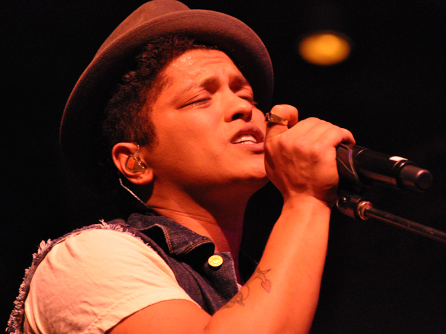 Screen Grabs: Bruno Mars at UCSD, Fluxx