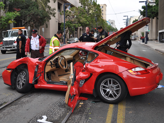 Porsche, Trolley Collide
