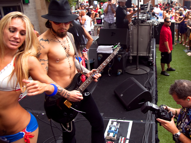 Screen Grabs: Dave Navarro Rocks Intervention