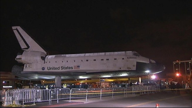 Watch the first leg of space shuttle Endeavour's journey to the California Science Center as it leaves LAX and stops for a layover in Westchester. Raw Video