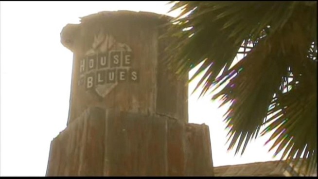 President Obama attends two fundraisers in LA, one at the House of Blues and another dinner event at Fig and Olive restaurant. NBC4's Conan Nolan reports.
