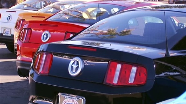 Strong December sales capped a banner year for both U.S. and foreign car makers.