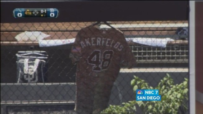 San Diego Padres bench coach Darrel Akerfelds passed away after a long fight with cancer. Manager Bud Black recalls the popular coach.