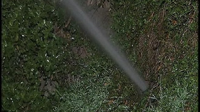 San Diego police suspect copper thieves caused a water outage in Encanto overnight. NBC 7's Kelly McPherson reports.
