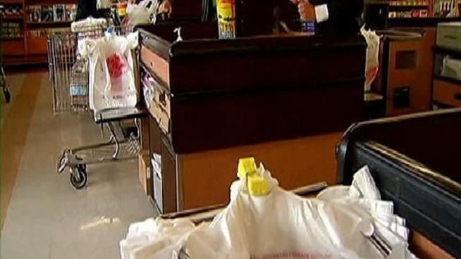 Dirk Stump  from the California Grocers Association talks about the impact a plastic bag ban could have on Solana Beach. Consumer Bob reports.