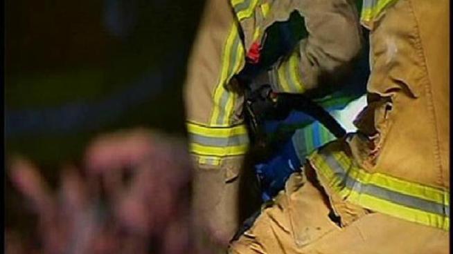 Officers tried to pull over a man who they said was armed and dangerous. As Nicole Gonzales reports, the police pursuit came to a crashing end and the suspects needed to be rescued from a crumpled car.