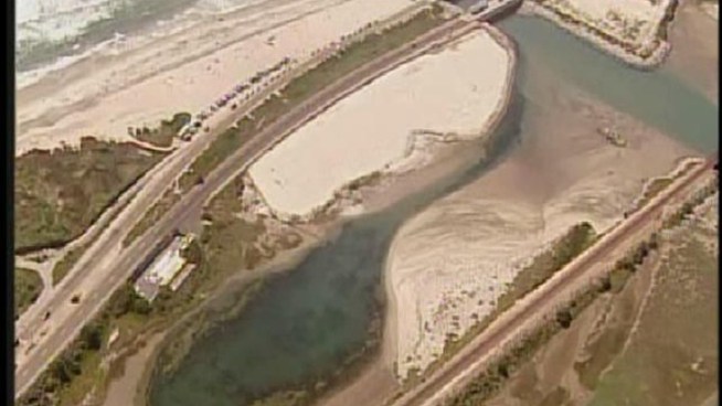 An air vac malfunction at approximately 8:26 a.m. caused thousands of gallons of sewage to spill into Batiquitos Lagoon, according to a spokesperson for the Leucadia Wastewater District.
