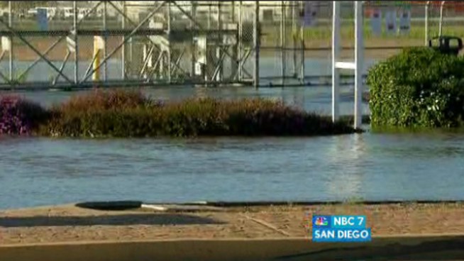 A major water main break along North Harbor Drive caused traffic delays near the San Diego International Airport Saturday evening, resulting in frustrated travelers. NBC 7's Lea Sutton reports.