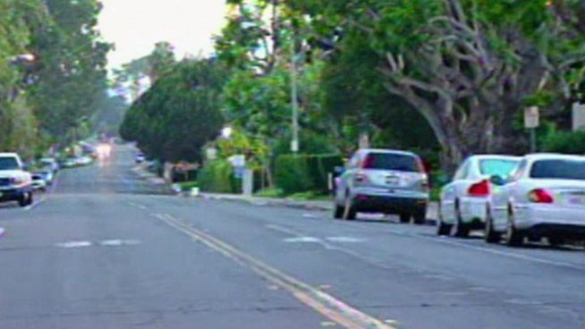 The San Diego County Sheriff's Department is asking the public to be on the lookout for a man who attemped to kidnap an 8 year old girl at the beach. NBC 7s Brandi Powell reports. 