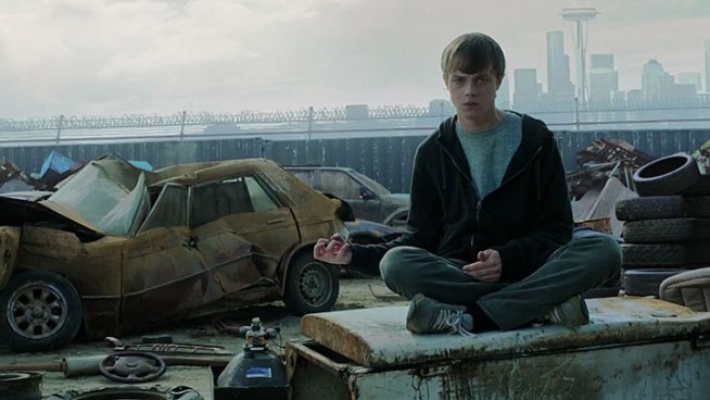 Three teens make a bizarre discovery that they soon realize has given them incredible powers--one of them doesn't handle well the responsibility that comes with great power. 