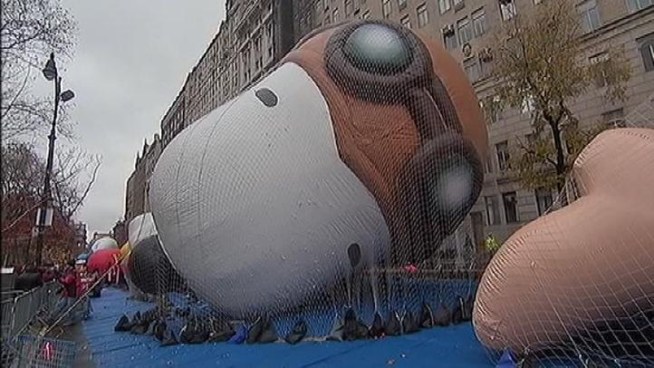 With about 16 hours to go before the 85th annual Macy's Thanksgiving Day Parade, it was a mad dash to make sure everything was in place. Katy Tur reported live from the Upper West Side where balloons were being prepared.