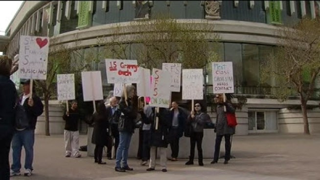 Musicians of the San Francisco Symphony strike on March 18, 2013.