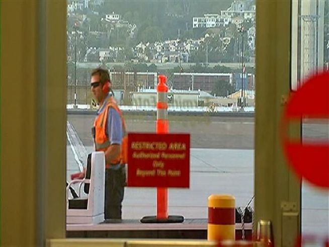 Just released prisoner boards United flight out of San Diego without a ticket or security screening. Passenger Nicholas Blasgen and Lt. James Jordan with San Diego Harbor Police talk about the incident. NBC7s Tony Shin reports.