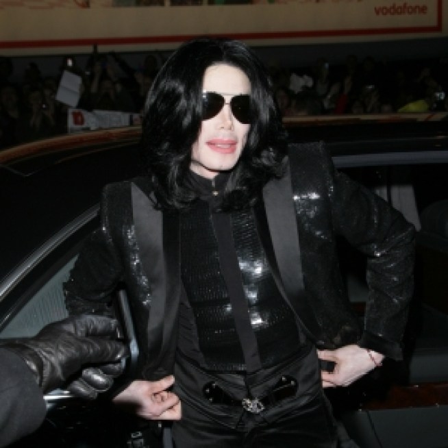 Coroner Delays Determining Michael Jackson's Cause Of Death
