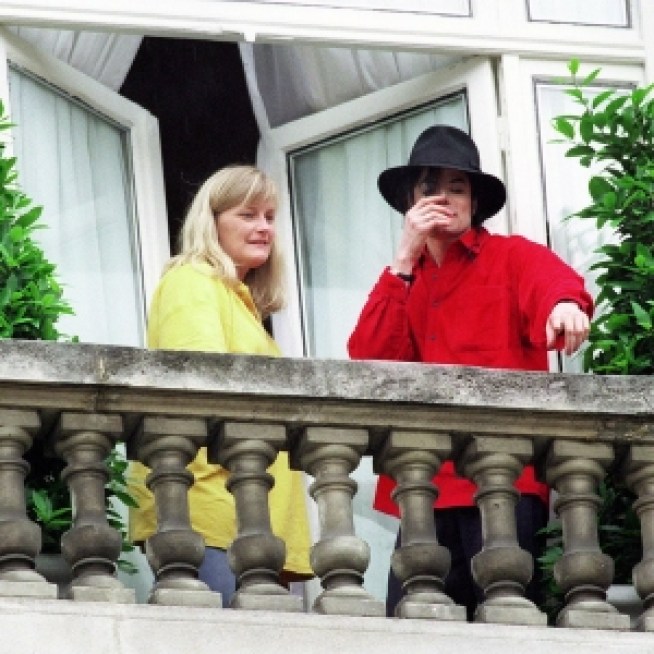 Debbie Rowe Reaches Out To Jacksons