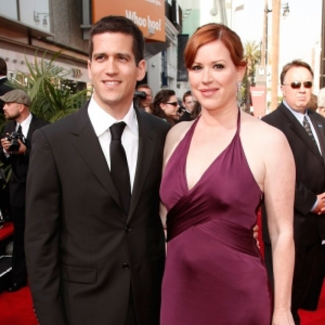 Molly Ringwald Welcomes Twins