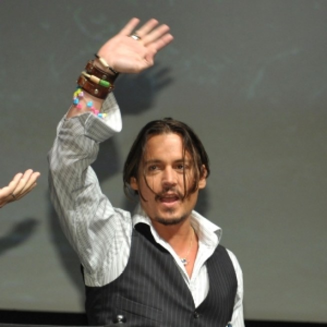 Johnny Depp Ignites A Fan Frenzy With Surprise Comic-Con Appearance