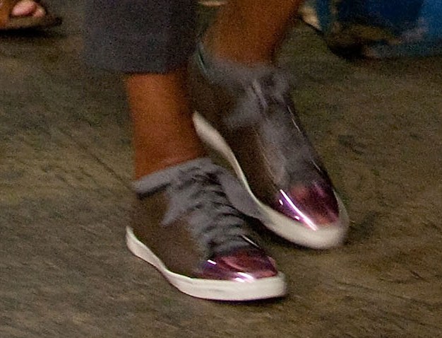 050109 michelle obama sneakers p2