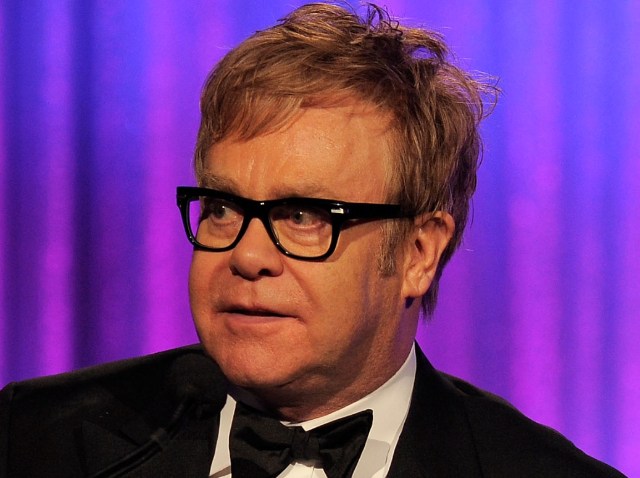 101810 elton john 01