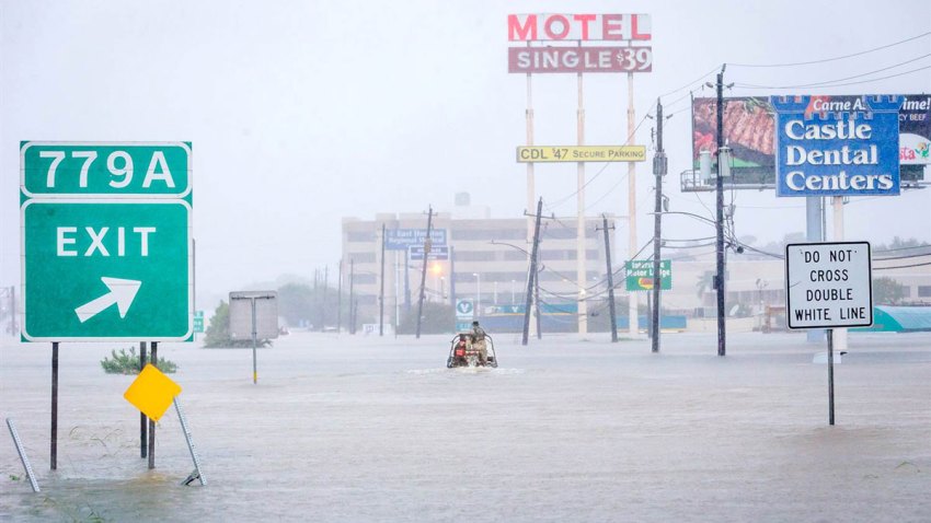 170828-hurricane-harvey-sj-ac-926p_668608a930b2a774143068e98621258b.nbcnews-ux-2880-1000-1