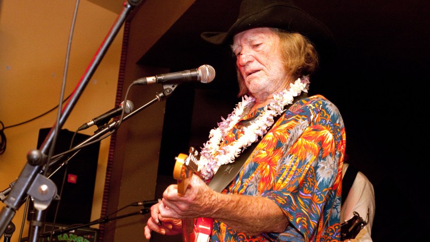 Willie Nelson Cuts His Famous Hair Nbc 7 San Diego