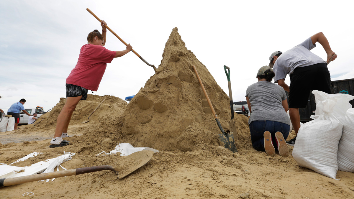 Where to get free sandbags amid rainy San Diego weather