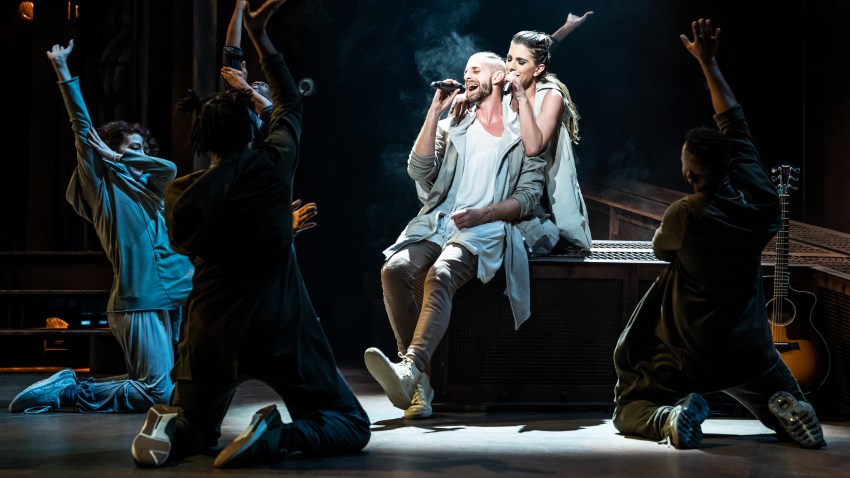 Aaron LaVigne and Jenna Rubaii and the company of the North American Tour of JESUS CHRIST SUPERSTAR Photo by Matthew Murphy WEB.