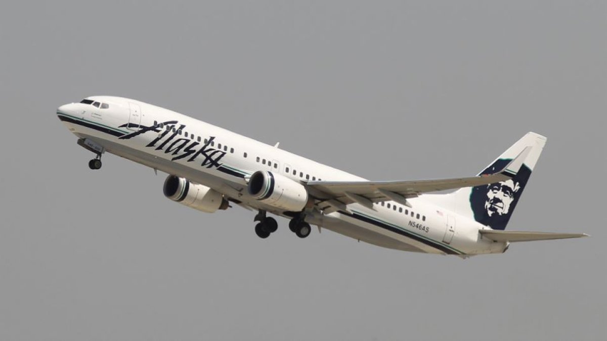 Ex-Alaska Airlines pilot who tried to cut plane's engines after allegedly taking magic mushrooms is released from jail – NBC 7 San Diego - Vimarsana News