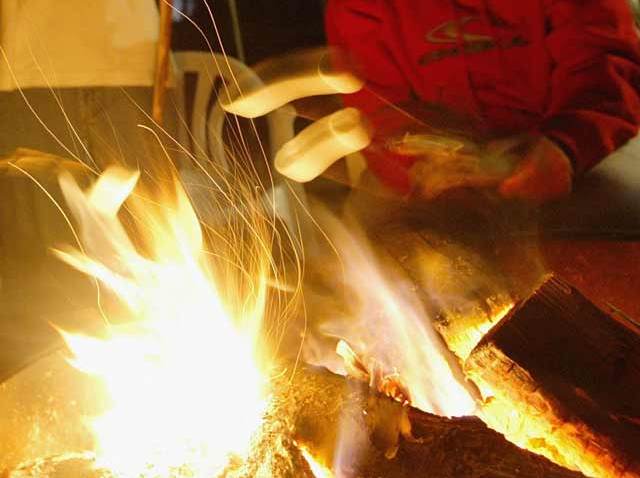 Beach-Fire-Marshmallow