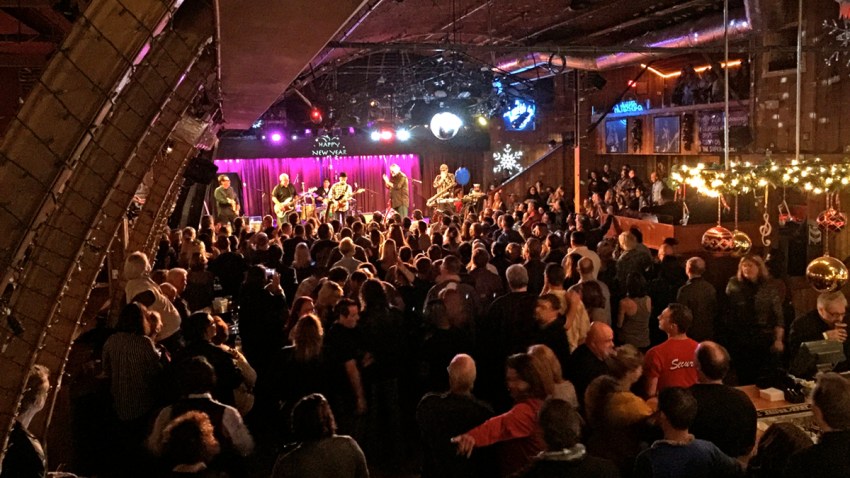 Belly Up Crowd by Dan Chusid cropped