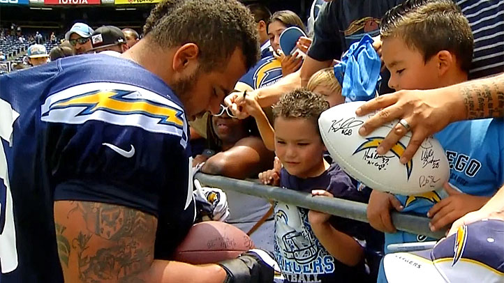 Charger Fans Turn Out for FanFest 2014 – NBC 7 San Diego