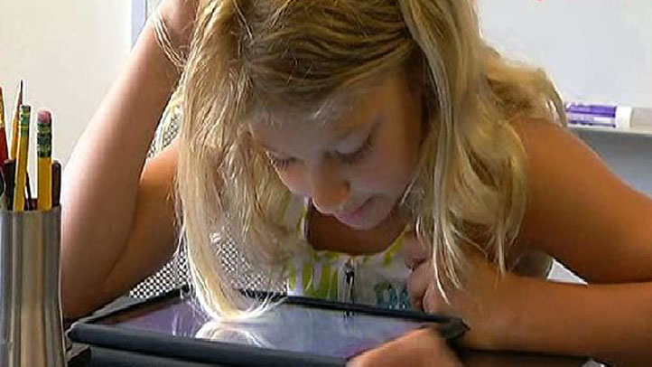 Child-reading-on-iPad