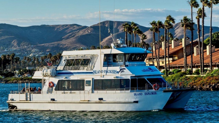 Explorer in Harbor on Dinner Cruise_Dan Harding