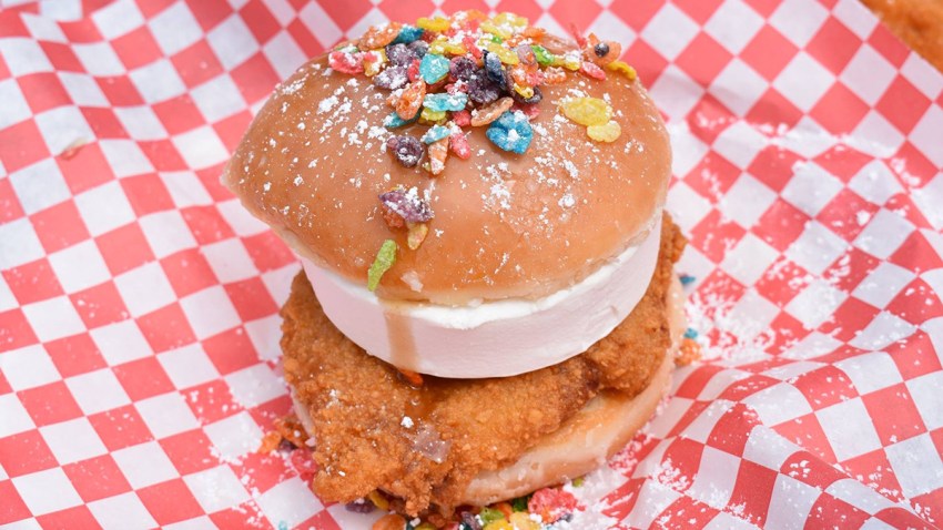 Fair-Food-2017-ChickenCharliesKrispyKreme