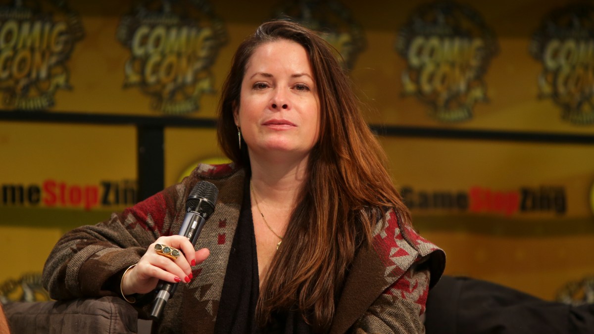 Charmed' Star Holly Marie Combs Slams Trump After Grandfather Dies From  Coronavirus – NBC 7 San Diego