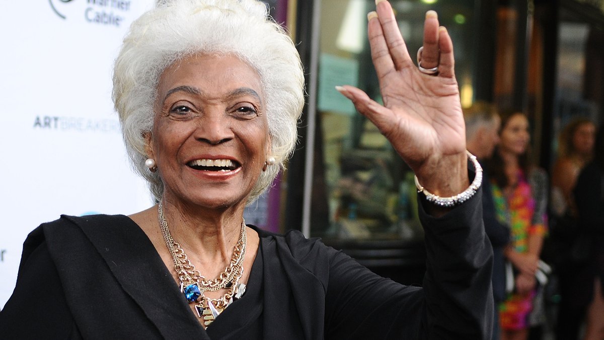 Flowers to be Placed on Nichelle Nichols' Walk of Fame Star – NBC 7 San Diego - Vimarsana News