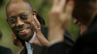 (Irvine)Dr. Michael Drake talks with others before he addresses a morning gathering at Aldrich Park on the UC Irvine campus. Drake was recently appointed as the university’s fifth chancellor. Friday, May 27, 2005. (Photo by Mark Boster/Los Angeles Times via Getty Images)