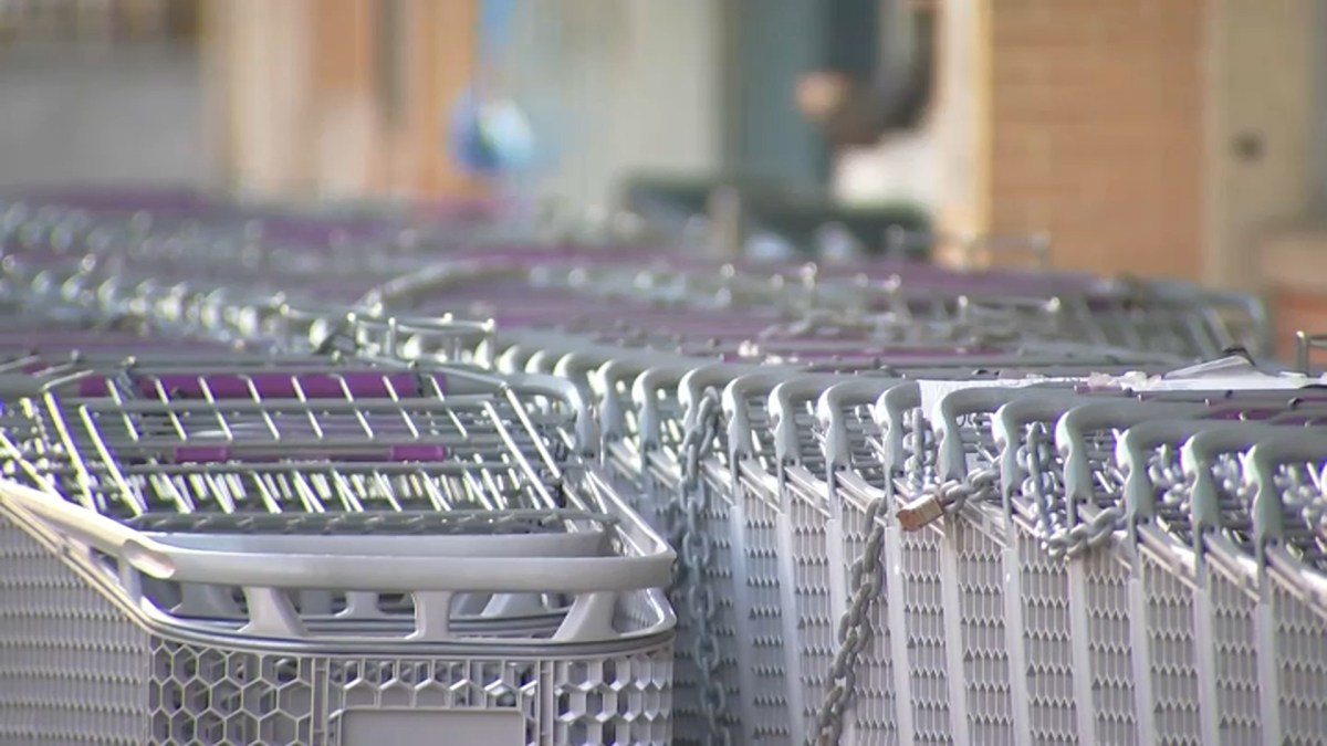 Grocery Workers Say Stores Inconsistent in COVID-19 Safety Measures - Vimarsana News
