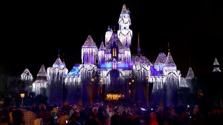 MagicCastleXmas_Disneyland