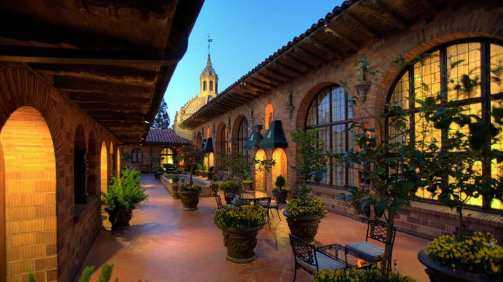 MissionInnNightPhoto