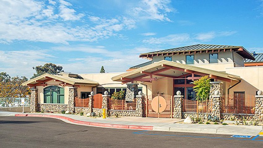 Mission_Hills-Hillcrest_-_exterior_photo_credit_Brady_Architectural_Photography_03-25-19_t670