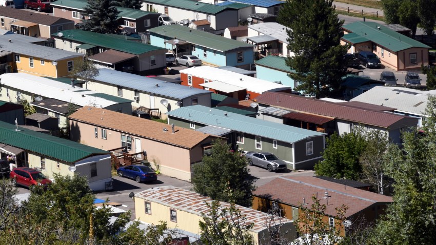 AP EXPLAINS PARKED-MOBILE HOMES