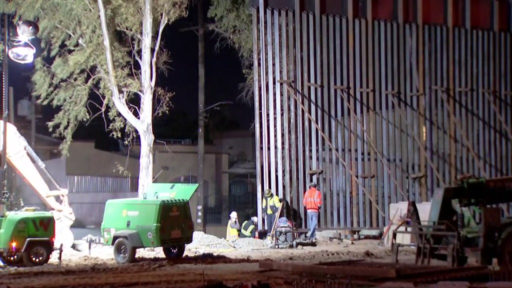 Strong Winds Force U S Mexico Border Wall To Nearly Collapse Nbc 7 San Diego