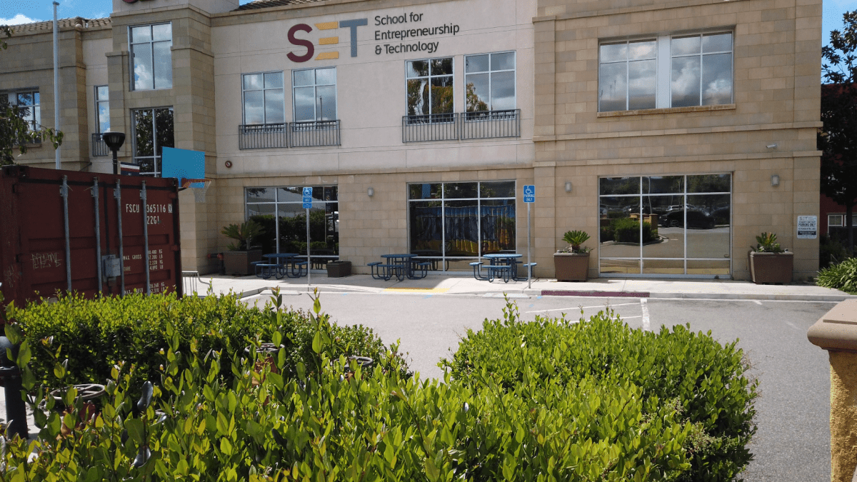 No Classroom, No Problem: Students Adjust to Virtual High School – NBC ...